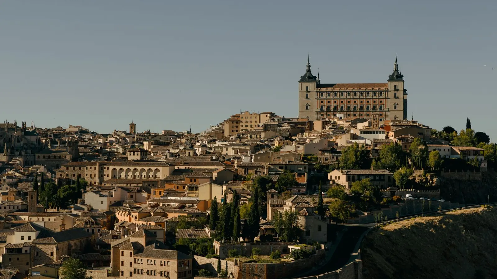 Toledo med Alcázar i solsken, Kastilien-La Mancha