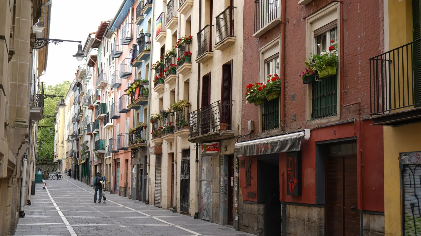 Färgglad gata i Pamplona, Navarra